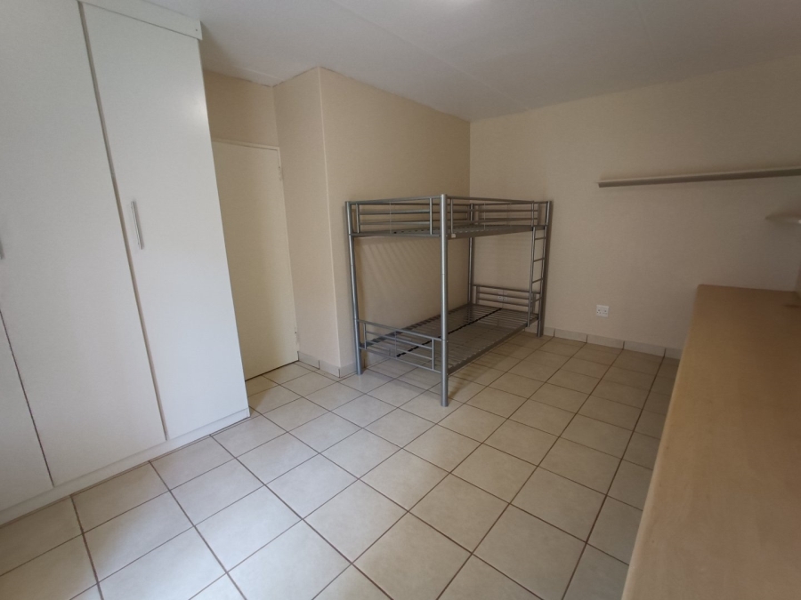 2 Bedroom Property for Sale in Kannoniers Park North West